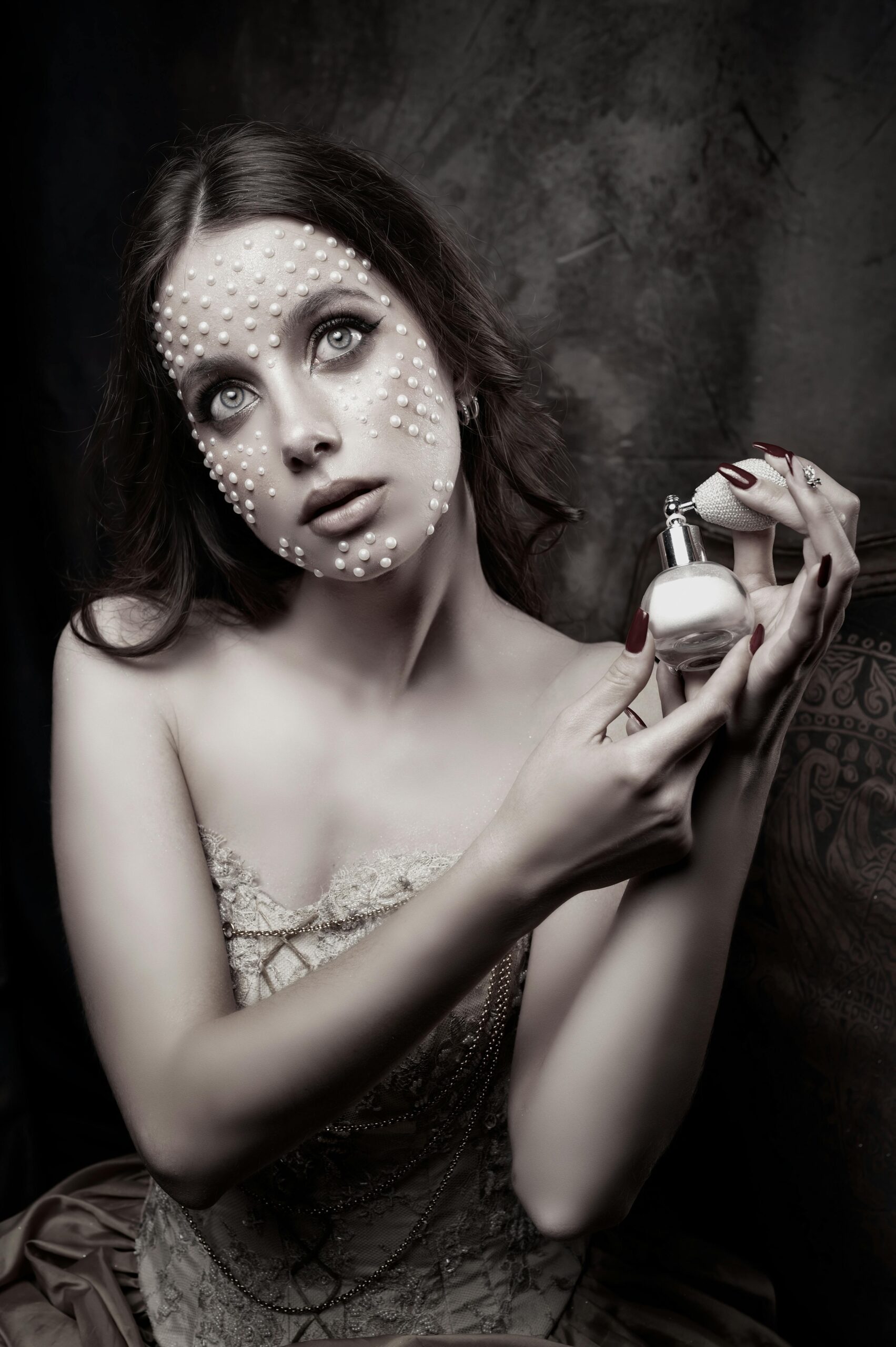 You are currently viewing Are Natural Perfumes Better Than Synthetic Ones?